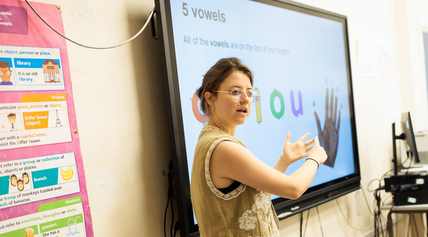BSL teacher in a classroom